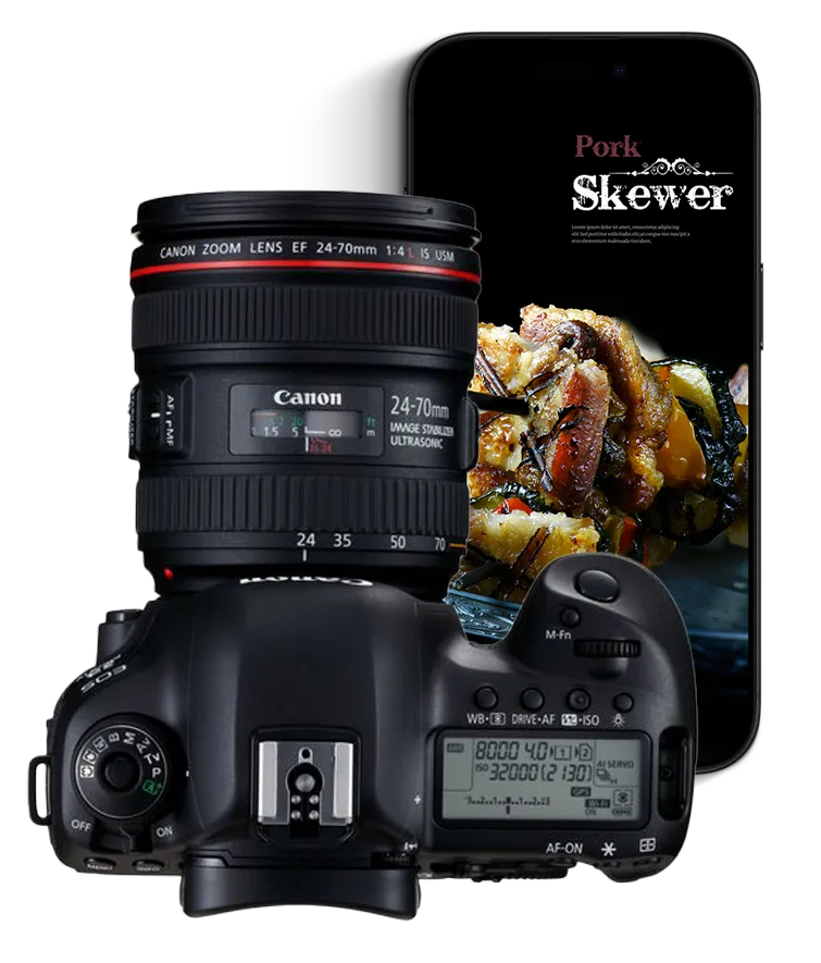 Kamera und Smartphone mit Food-Fotografie von Fleischspießen – Food-Fotografie Steiermark für Print-Kampagnen.